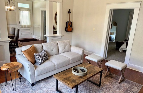 Plant City House | 3 bedroom, Sleeps 7, bungalow in Plant City, pet friendly, close to Hard Rock