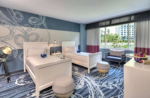 Florida Center Hotel | 3-Bedroom Suite at a 4⭐️ Hotel