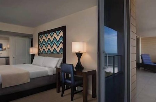 Marco Island Hotel | 3 Bedroom Suite Crystal Shores Beachfront Resort