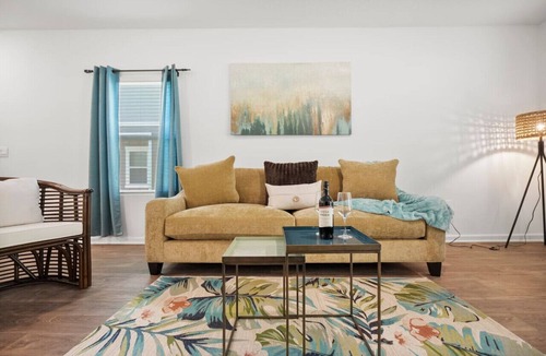 Baymeadows House | 3-Bedroom Townhome near Mayo Clinic