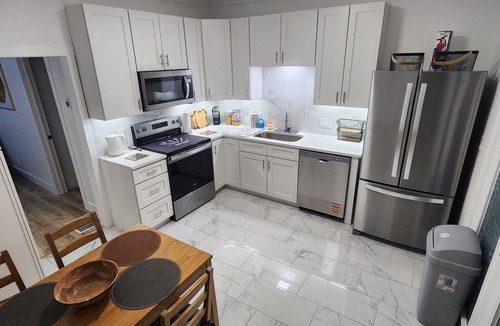 Metropolis House | 3-bedroom two story house in tranquil Metropolis with cool AC breeze