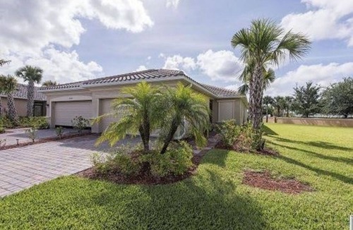 Naples Villa | 3-bedroom villa in beautiful Naples with WiFi, AC. Enjoyable getaway awaits
