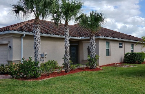 Naples Villa | 3-bedroom villa in beautiful Naples with WiFi, AC. Enjoyable getaway awaits