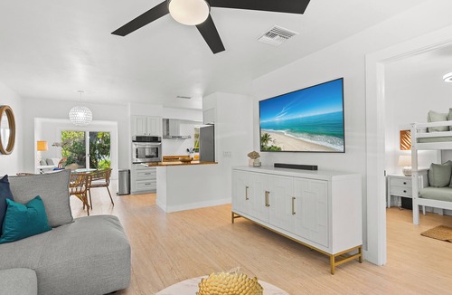 Rock Ridge House | 3-bedrooms-2 Full Baths, Private backyard, mnts to Central Beach & downtown