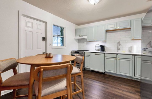 Sun Bay South House | 3 BR Tampa Pool Home - Putting Green | Firepit