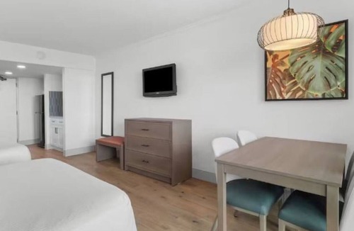 Myrtle Beach Hotel | 3 Coastal Oceanfront Deluxe Room at Ocean Reef Resort Escape Pool & Beach access