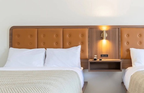 Talbot's Corner Hotel | 3 Family-Friendly Modern Rooms in Nashville | Free Parking & Pool Access