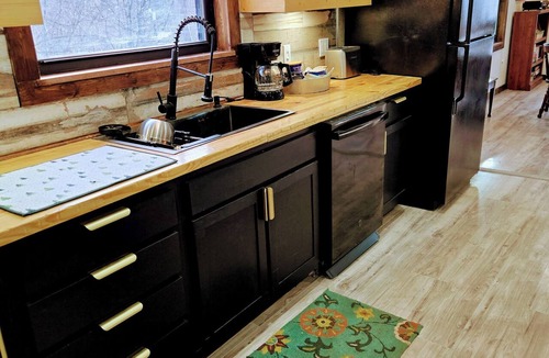 Seymour Cabin | 3 King Suites · Mountain Views · Golden-Hour Deck