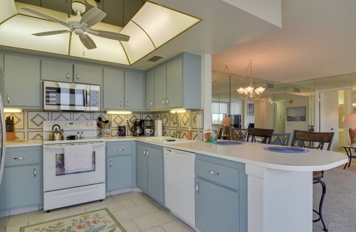 Palma del Mar Condo | 3 Mi to Beach! Extended St Pete Getaway w/ Pool