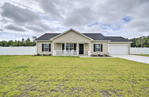 Loris House | 3 Mi to Golf: Loris Home w/Big Private Yard!