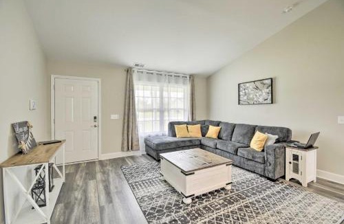 Loris House | 3 Mi to Golf: Loris Home w/Big Private Yard!