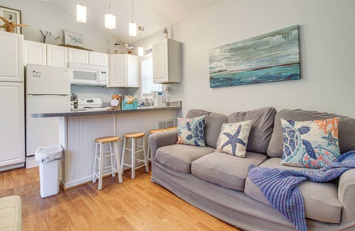 Hampstead House | 3 Mi to ICW: Coastal Carolina Home w/Pool Access