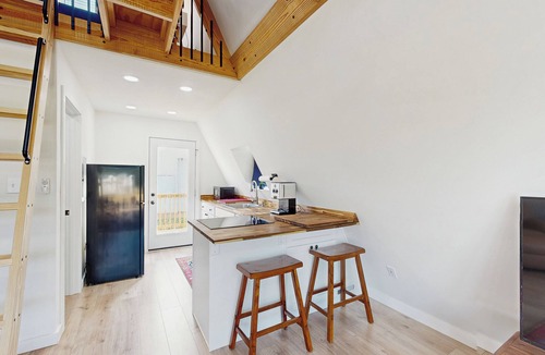 Leesville Apartment | 3 Mi to Lake Murray: Dog-Friendly Cabin w/Deck