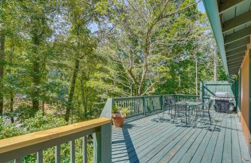 Robbinsville House | 3 Mi to Lake Santeetlah! Rustic Apt w/Decks