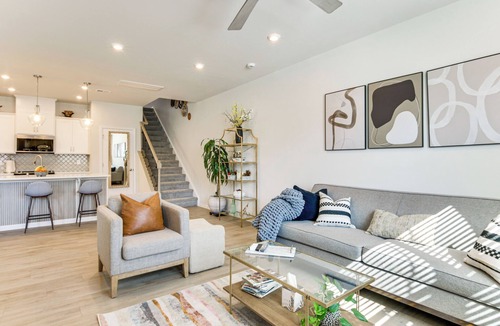 Steele Creek House | 3 Mi to Lake Wylie! Modern Charlotte Townhome