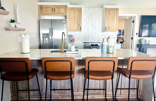 Carlouel House | 3 min walk to beach/Heated Pool/Games/Kids area