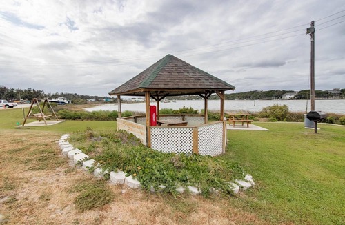 Atlantic Beach Apartment | 3 Minute walk to the Ocean!