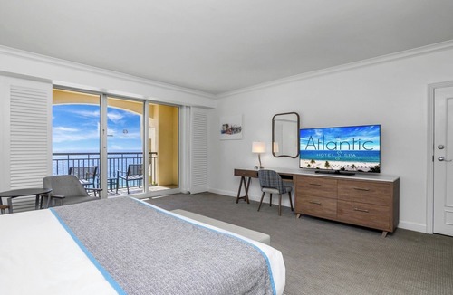 Central Beach Hotel | 3 Oceanfront King Suites Beach Access, Spa, Dining, Sky Bar