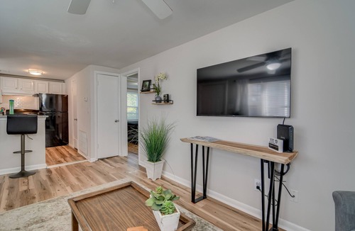 Olde Town Augusta House | 3 Queens, 2 bedrooms, full kitchen & laundry