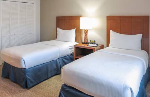 Kissimmee Hotel | 3 Relaxing 2BR King & Twin Suite Full Kitchen Near Theme Parks Orlando Area