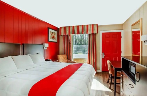 Ridgeland Hotel | 3 Relaxing King Rooms + Free Parking Near Ridgeland Downtown Area