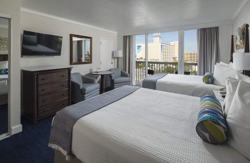 St. Pete Beach Hotel | 3 Rooms With Balcony, Explore Gulf Adventures, Parking!