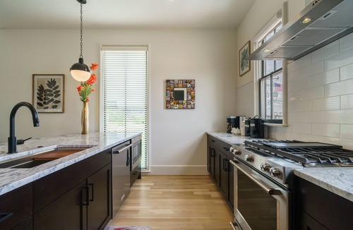 Summerhill House | 3 Story 2BR-2.5BA Townhouse w/Terrace/pool Downtown ATL