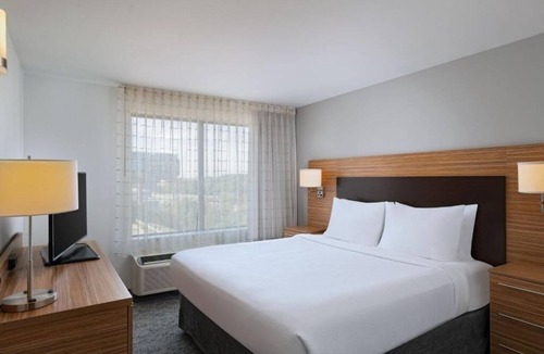 Macon Hotel | 3 Suites Ideal for Weekend Getaways with Family & Friends | Free Breakfast