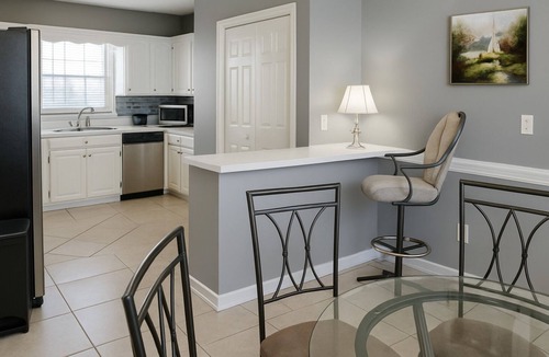 Lyman House | 30+Day Stay Pet friendly Parking 3 cars BMW & GSP Airport