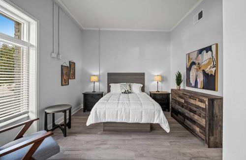 Conway House | 300 Laurel Lofts Unit 1