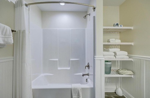 Surf City Hotel | 3005 Queen Suite, 3rd Floor Surfside