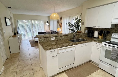Mission Bay Apartment | 310B - Boca Retreat w/Pool, Parking, Near Evert Tennis & Shops