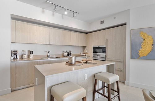 Hollywood South Central Beach Apartment | ✨ 32nd-Floor Modern 1BR @ Lyfe Resort | Ocean View + City Skyline | Luxury Amenities