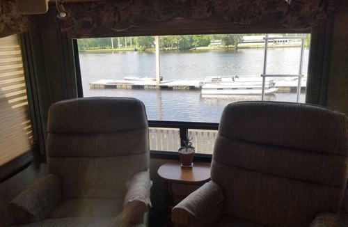Richmond Hill Apartment | 33 foot 5th Wheel camper. 3 slideouts, right on the Ogeechee River. Site 11