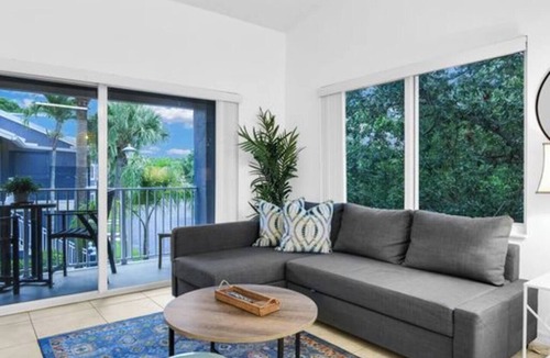 Mission Bay Apartment | 360D - Boca Retreat w/Pool, Parking, Near Evert Tennis & Shops