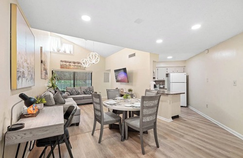 Ventura Condo | 3648 Orlando Vacational Apartment 2nd floor, Lake view