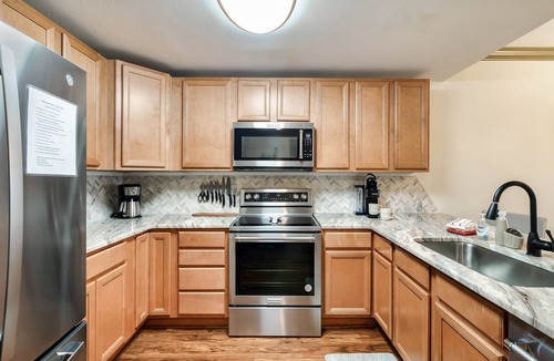 Pigeon Forge Condo | 3Bd/2Ba Condo Right Off the Parkway in the Heart of Pigeon Forge