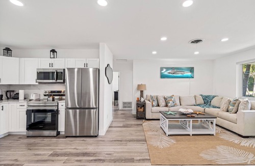 Coral Heights House | 3BR/2BA - Modern Coastal Retreat- Near Beach, Dining, Shops