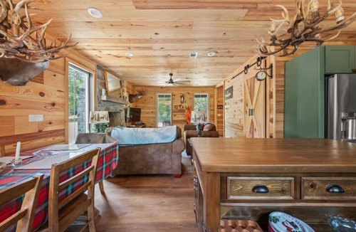 Irwinville Cabin | 3BR Cabin on 12 Acres near Lake Blackshear, Cordele GA & I-75 (Pet-Friendly)