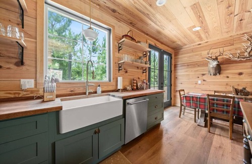 Irwinville Cabin | 3BR Cabin on 12 Acres near Lake Blackshear, Cordele GA & I-75 (Pet-Friendly)
