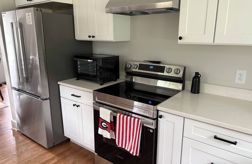 Athens House | 3BR Cozy Dawg Retreat Newly updated close to downtown Athens and Firefly trail.