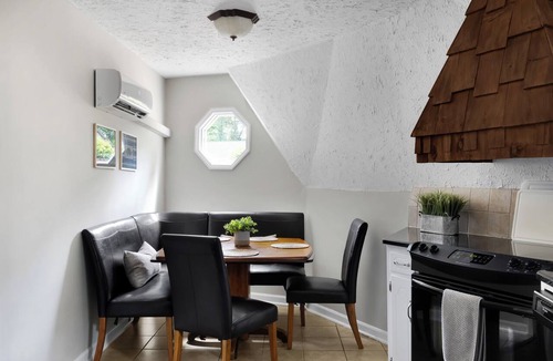 Denver House | 3Br Dome Shaped Home w/Fenced Yard, Tiki Bar, Kayaks & Sleeps 10. Pet Friendly
