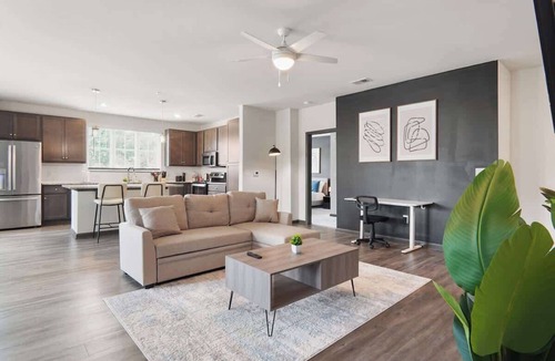 North Raleigh Apartment | 3BR | King Bed | Balcony | North Raleigh