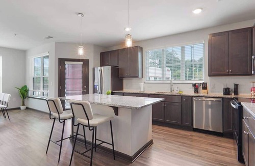 North Raleigh Apartment | 3BR | King Bed | Balcony | North Raleigh