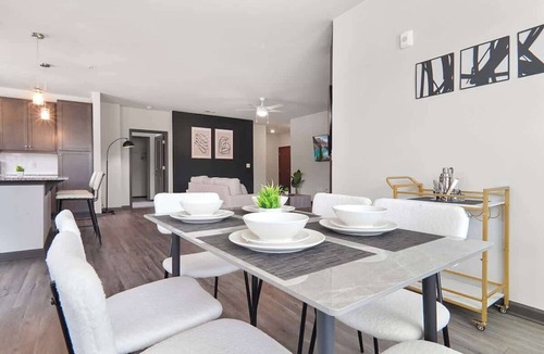 North Raleigh Apartment | 3BR | King Bed | Balcony | North Raleigh