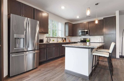North Raleigh Apartment | 3BR | King Bed | Balcony | North Raleigh