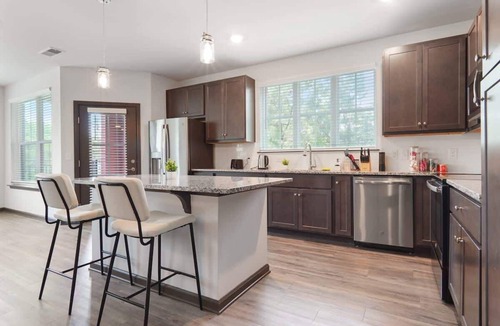 North Raleigh Apartment | 3BR | King Bed | Balcony | North Raleigh