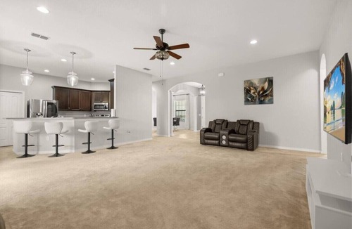 Lake Wales House | 3BR Lake Wales | Game Room | BBQ | 45 Min to Disney | Sleeps 6