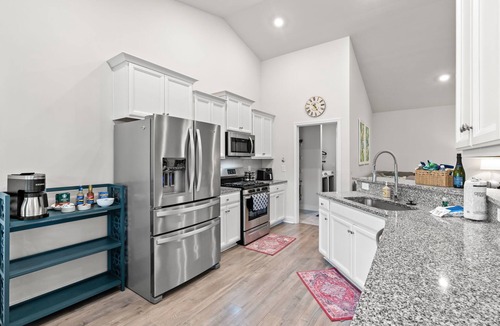 Red Hill House | 3BR Legends Golf Home | Bunk Room + Backyard