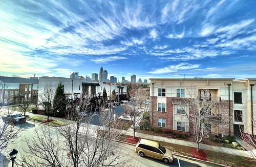 Charlotte House | 3BR Luxury Townhouse with Charlotte city view